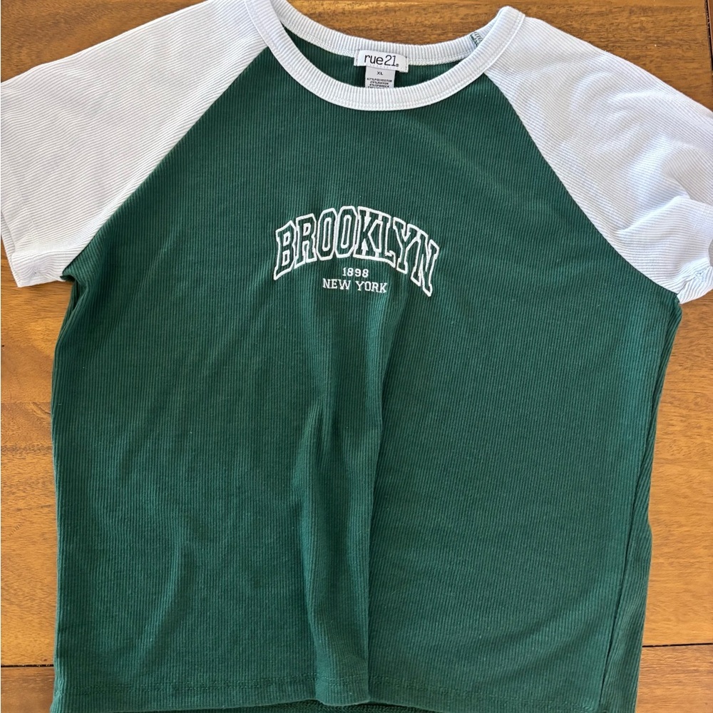 Rue21 Green and White Short Sleeve Raglan Brooklyn New York Tee